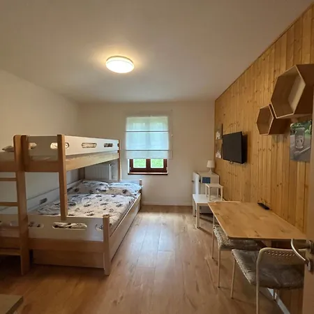Včelí Mirda Pirda Apartamento
